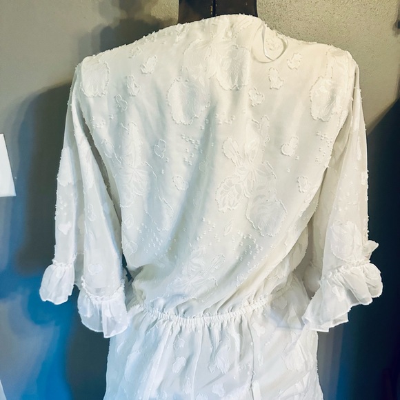 White Floral Tie Front Romper Ruffle Sleeve Lightweight Casual Cute - Picture 2 of 6